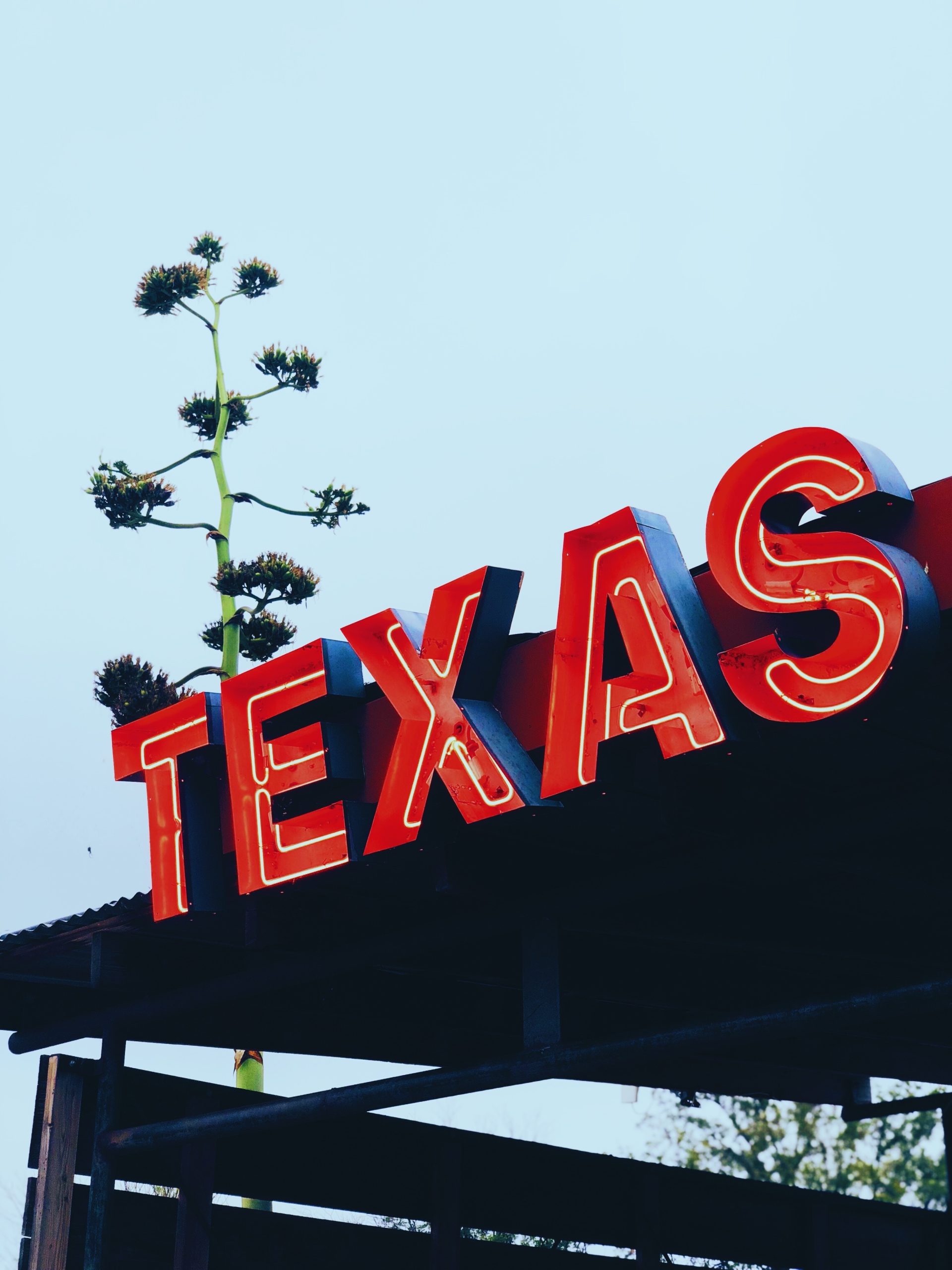 SB4 Texas Law: Gov. Greg Abbott Signs Immigration Enforcement Measure with Legal Challenges