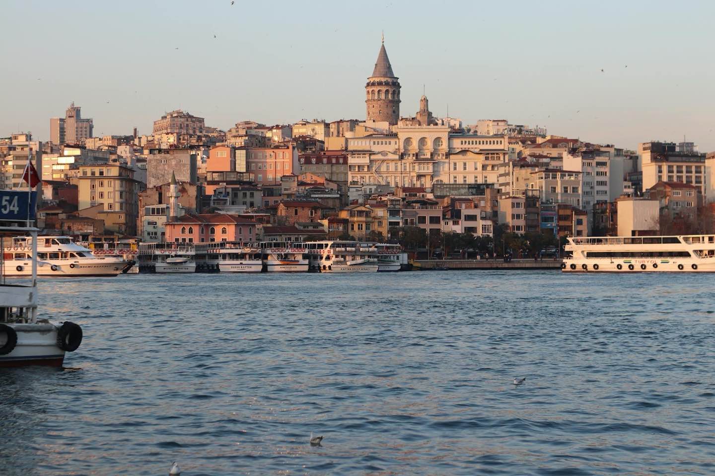 Turquía otorga una prórroga de 6 meses sin visado para ciudadanos de Kirguistán. Turquía otorga una prórroga de 6 meses sin visado para ciudadanos de Kirguistán.