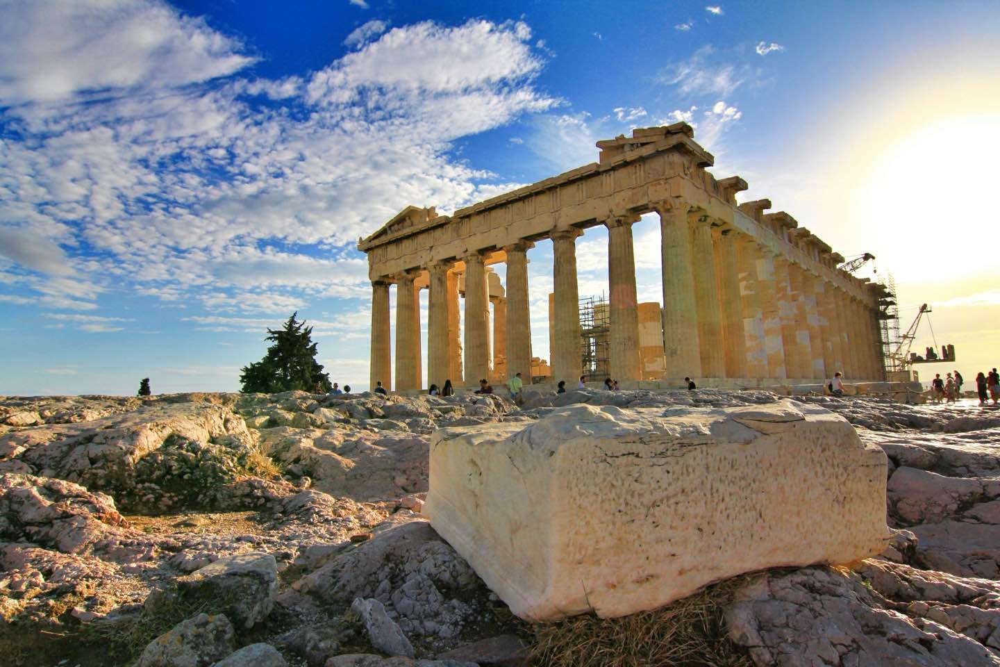 Greece to Increase Investment Threshold for Golden Visas in Real Estate Program to €800,000 Greece to Increase Investment Threshold for Golden Visas in Real Estate Program to €800,000