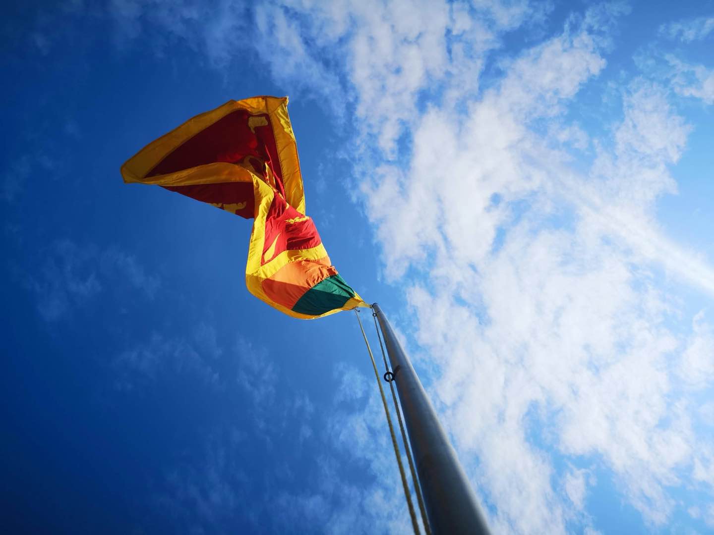 Sri Lanka Prohíbe extensiones de visa para rusos tras controversia por fiesta ‘Solo para blancos’ Sri Lanka Prohíbe extensiones de visa para rusos tras controversia por fiesta ‘Solo para blancos’