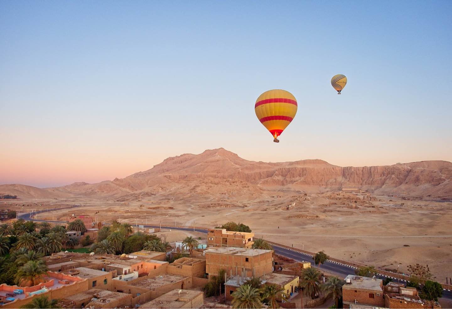 Egipto asegura un paquete de ayuda de mil millones de la UE para frenar la inmigración en el norte de África. Egipto asegura un paquete de ayuda de mil millones de la UE para frenar la inmigración en el norte de África.