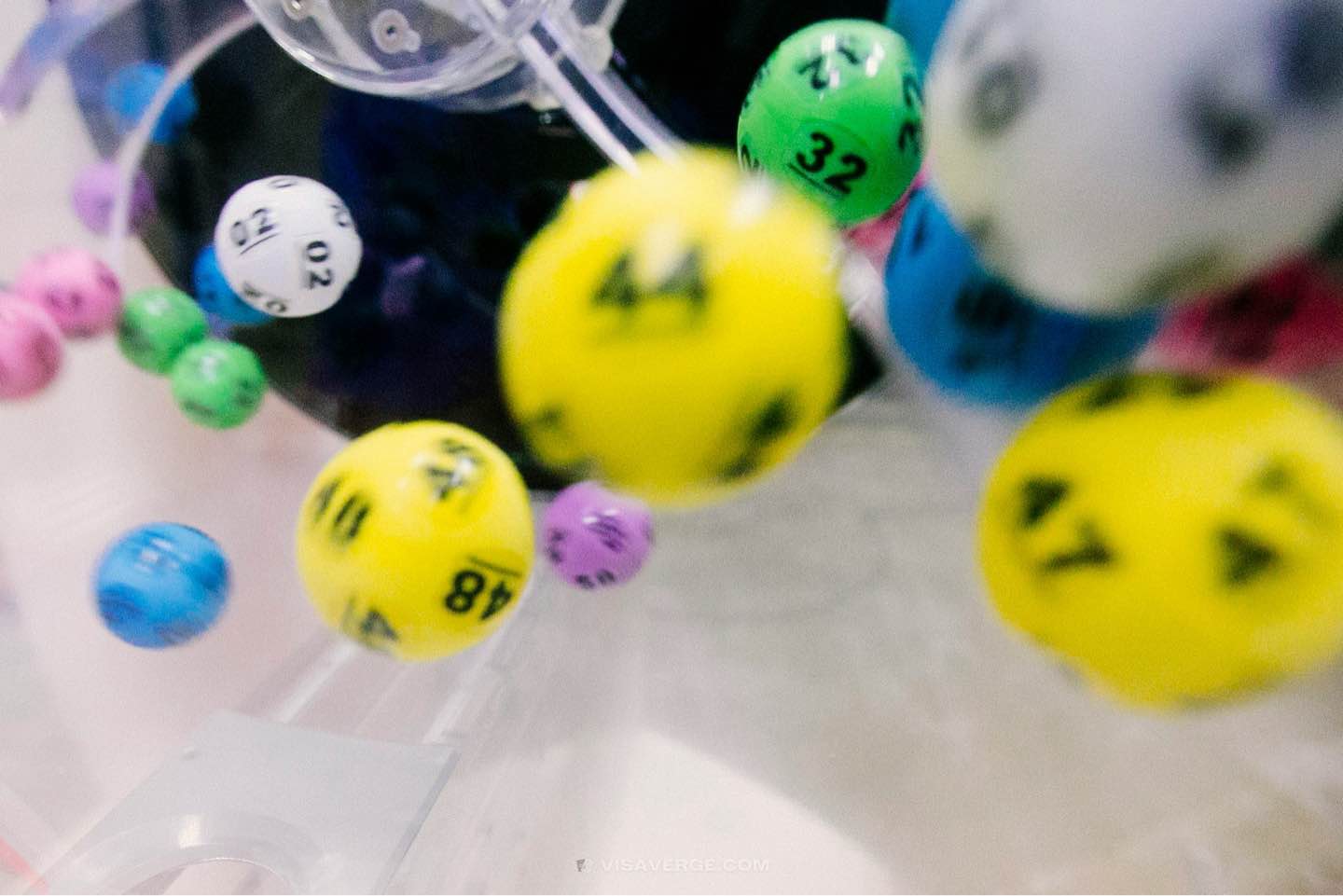 Paciente de cáncer inmigrante gana .3 mil millones en la lotería Powerball Paciente de cáncer inmigrante gana .3 mil millones en la lotería Powerball