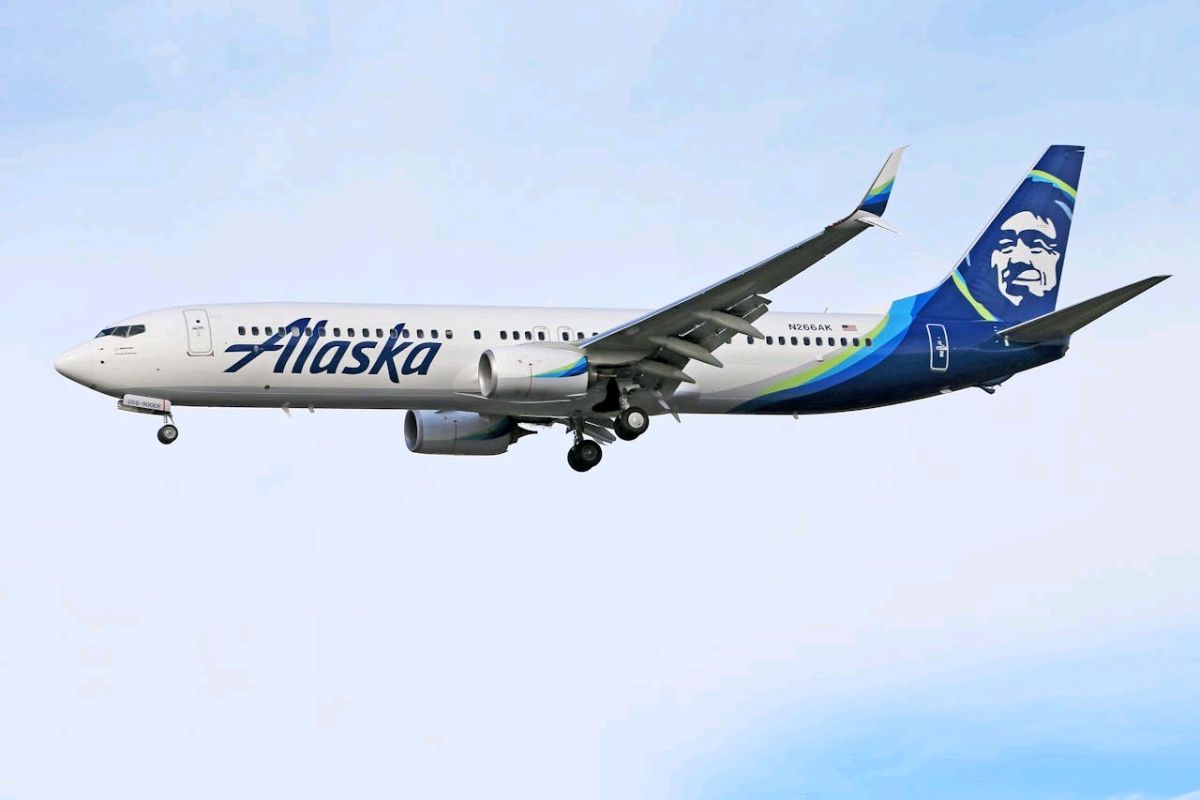 Alaska Airlines Launches New Everett Flights to Las Vegas and Phoenix Alaska Airlines Launches New Everett Flights to Las Vegas and Phoenix