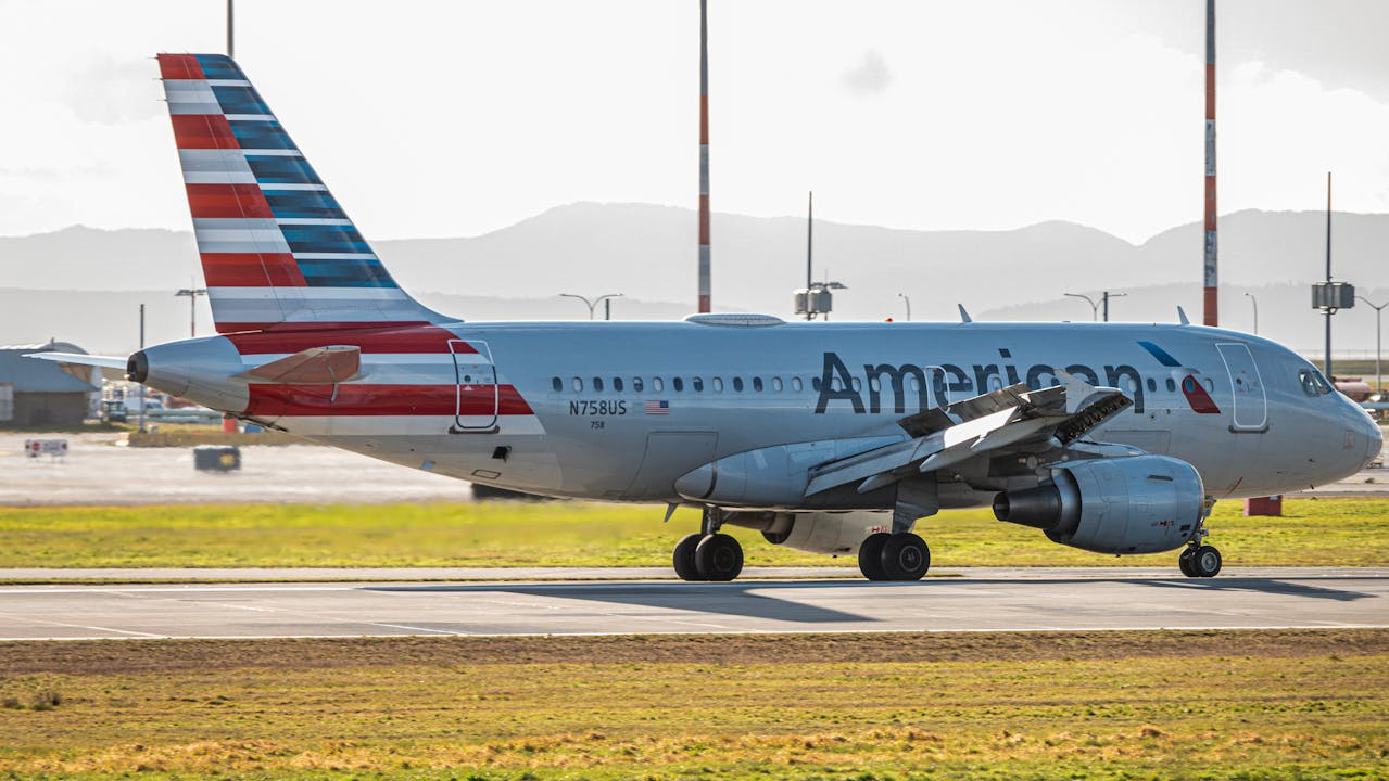 American Airlines elimina pasillos móviles en JFK para que compres más American Airlines elimina pasillos móviles en JFK para que compres más