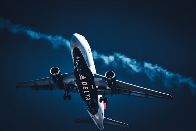 Delta jet se incendia en Aeropuerto Internacional de Orlando, sin heridos Delta jet se incendia en Aeropuerto Internacional de Orlando, sin heridos