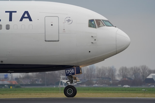 Vuelo de Delta realiza aterrizaje de emergencia en Orlando por problema de presurización Vuelo de Delta realiza aterrizaje de emergencia en Orlando por problema de presurización
