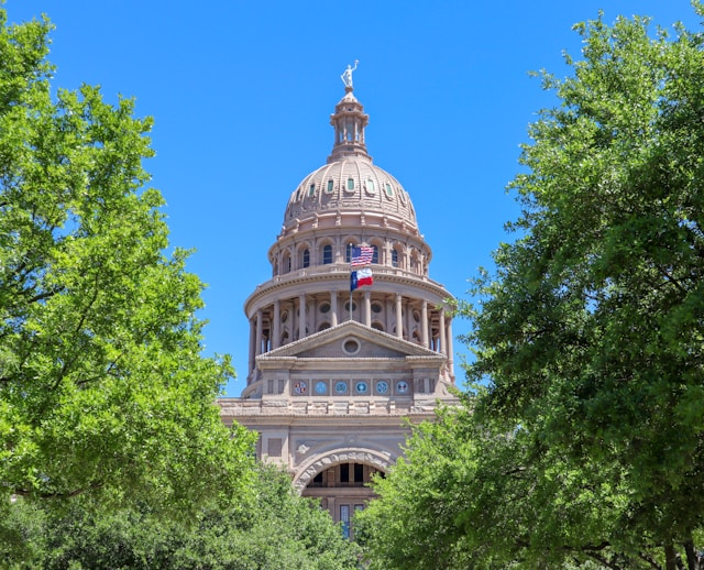 Departamento de Seguridad Nacional pide salir del Texas Panhandle a migrantes con estatus legal Departamento de Seguridad Nacional pide salir del Texas Panhandle a migrantes con estatus legal