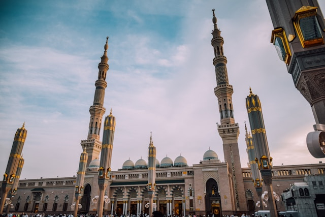 Saudi Arabia Imposes Temporary Hold on Work Visit Visas for All Saudi Arabia Imposes Temporary Hold on Work Visit Visas for All