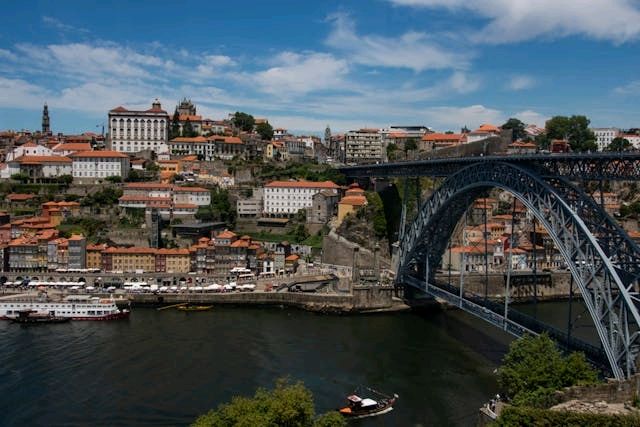 Portugal expulsa a 18,000 extranjeros antes de elecciones Portugal expulsa a 18,000 extranjeros antes de elecciones