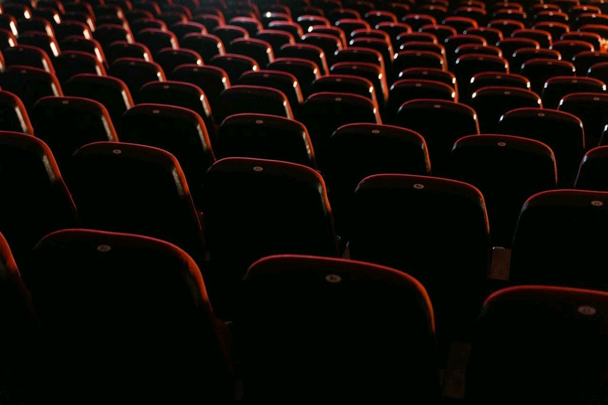 Presidente Trump impone arancel del 100% al cine extranjero Presidente Trump impone arancel del 100% al cine extranjero