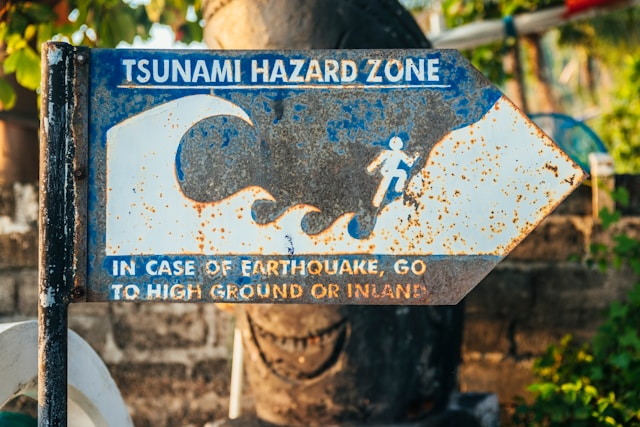 Pacific Tsunami Halts Flights, Ports, and Hotels Across Hawaii Overnight Pacific Tsunami Halts Flights, Ports, and Hotels Across Hawaii Overnight
