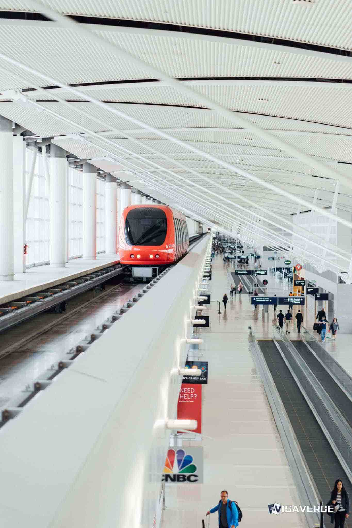 Aeropuerto de Dublín revisa teléfonos de viajeros a EE. UU. Aeropuerto de Dublín revisa teléfonos de viajeros a EE. UU.
