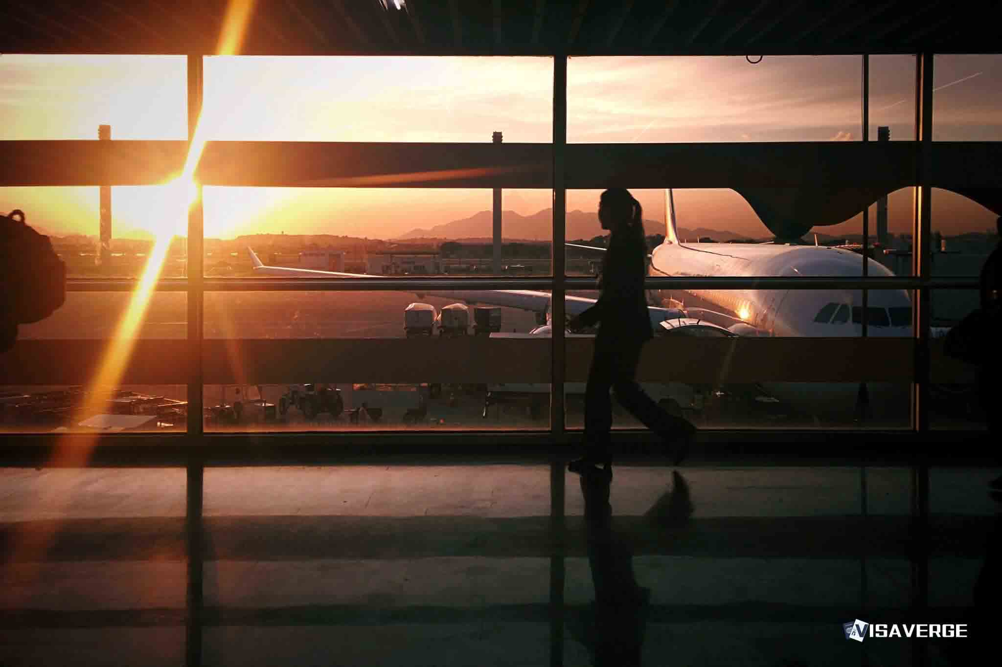 United Airlines Flight Drops Suddenly, Leaving Passengers Injured United Airlines Flight Drops Suddenly, Leaving Passengers Injured