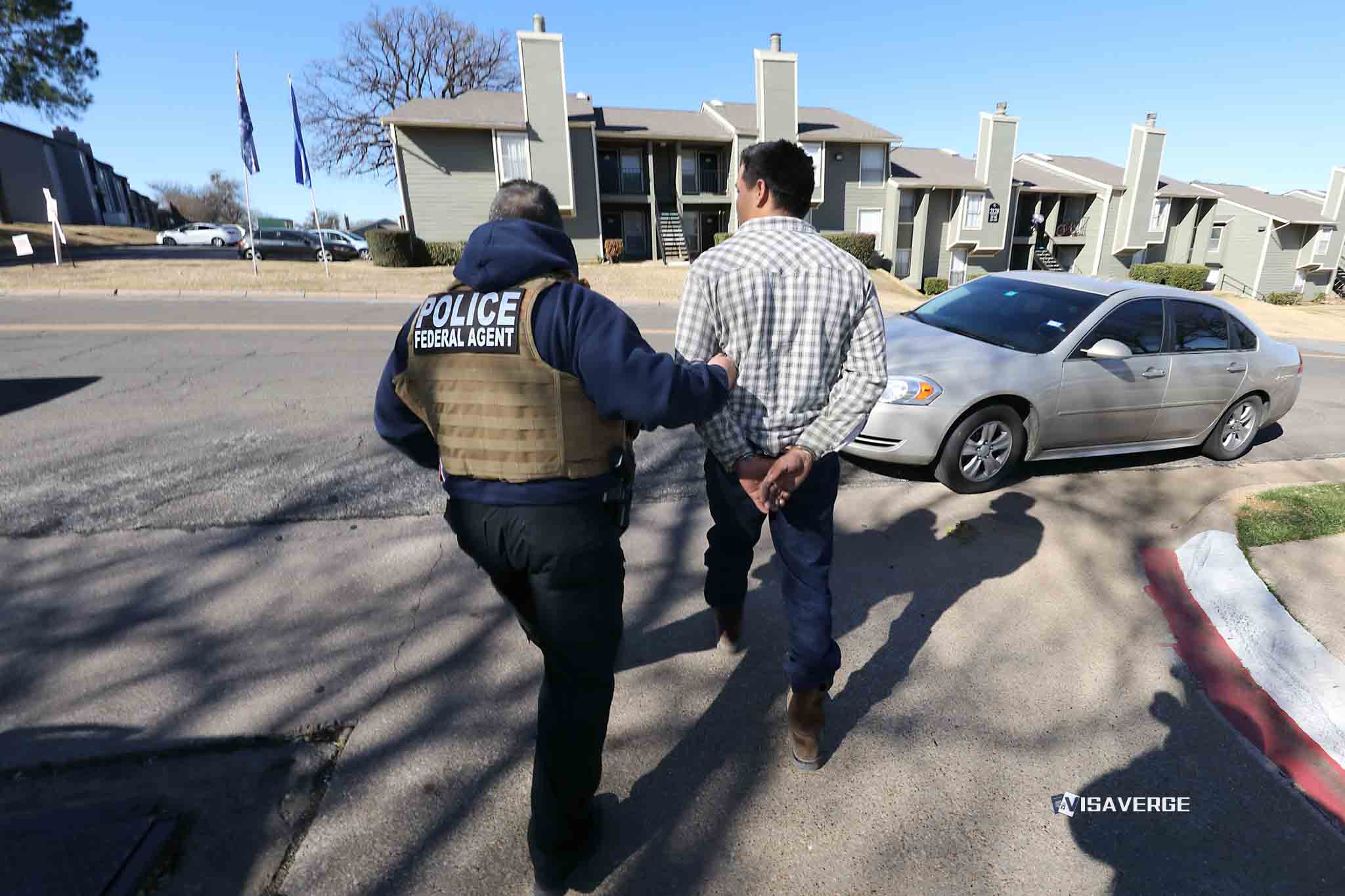 Adolescente en Detroit enfrenta deportación; huelga de enfermeras continúa Adolescente en Detroit enfrenta deportación; huelga de enfermeras continúa