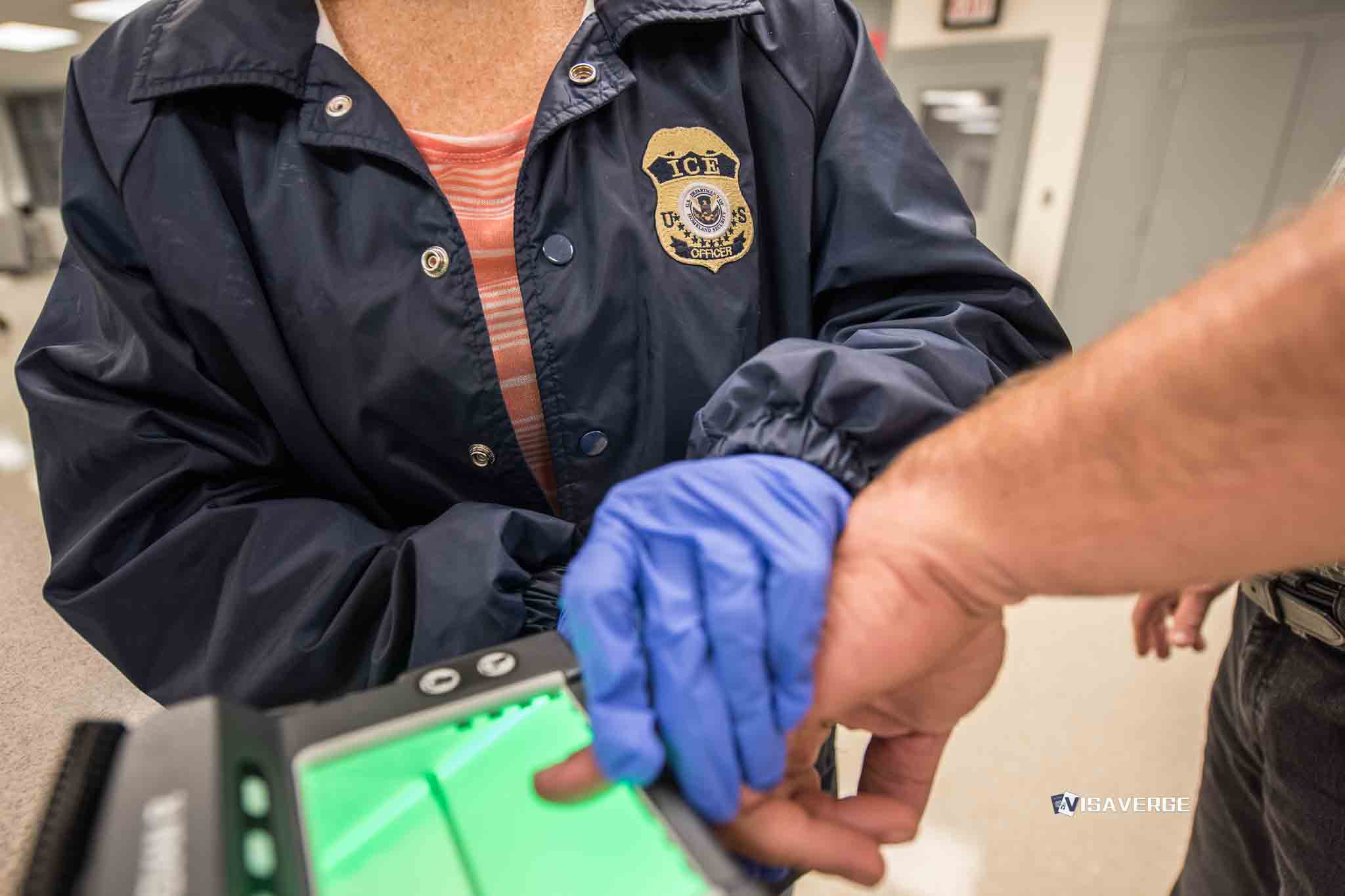ICE Utiliza Contratos Sin Licitación Para Aumentar Camas de Detención ICE Utiliza Contratos Sin Licitación Para Aumentar Camas de Detención