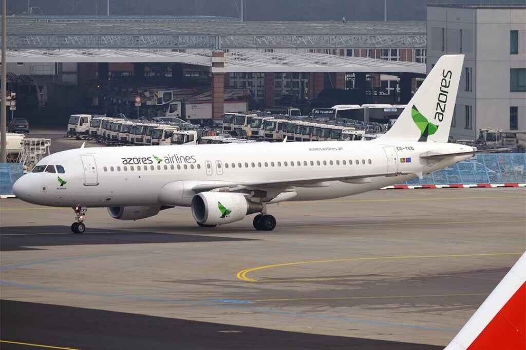 Vuelo S4504 de Azores Airlines estacionado en zona aislada en Lisboa por amenaza de bomba Vuelo S4504 de Azores Airlines estacionado en zona aislada en Lisboa por amenaza de bomba