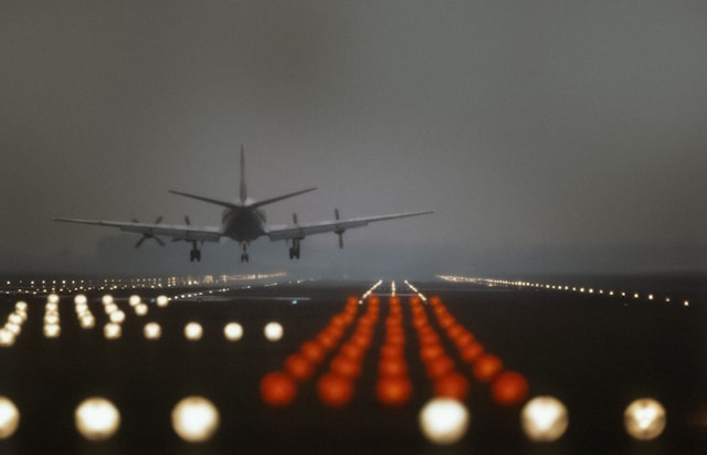 Aeropuerto Internacional Charlotte Douglas omite Luces de Estado de Pista