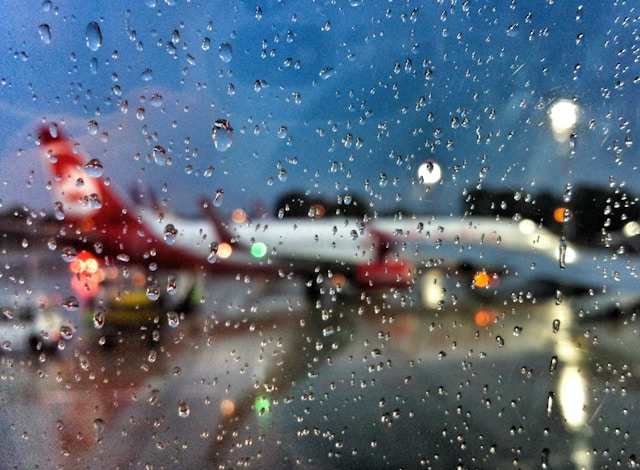 Taipei Songshan Airport Shuts Down as Thunderstorms Hit Taipei Songshan Airport Shuts Down as Thunderstorms Hit