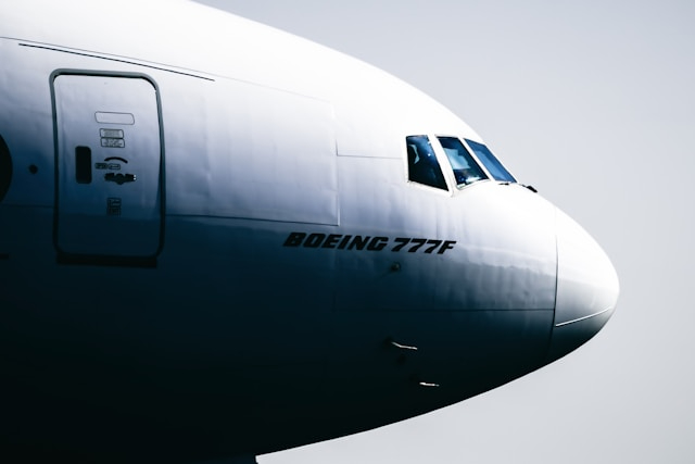 Vuelo de KLM en Boeing 777 regresa al Aeropuerto de Ámsterdam Schiphol tras incendio