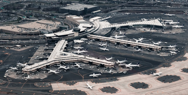 Retrasos en el Aeropuerto de Newark crecen ante falta de controladores
