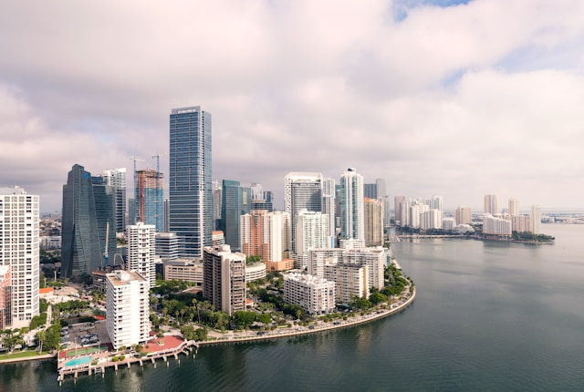 Represión de migrantes de Trump sacude viviendas en Miami Represión de migrantes de Trump sacude viviendas en Miami