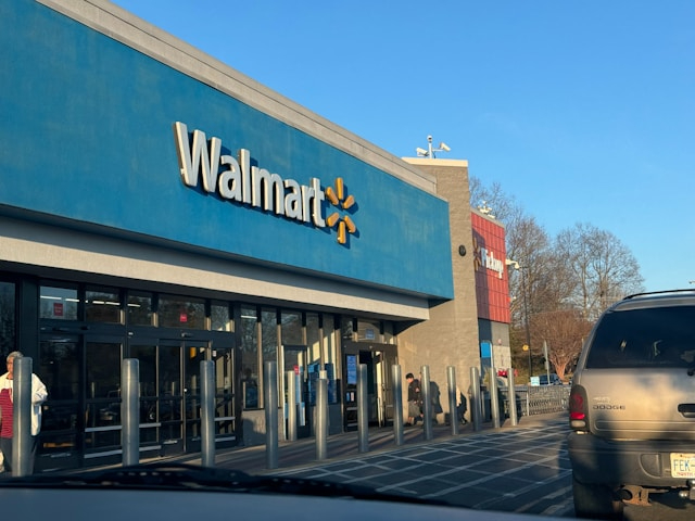Empleado de Walmart conmueve con mensaje tras despidos a inmigrantes Empleado de Walmart conmueve con mensaje tras despidos a inmigrantes