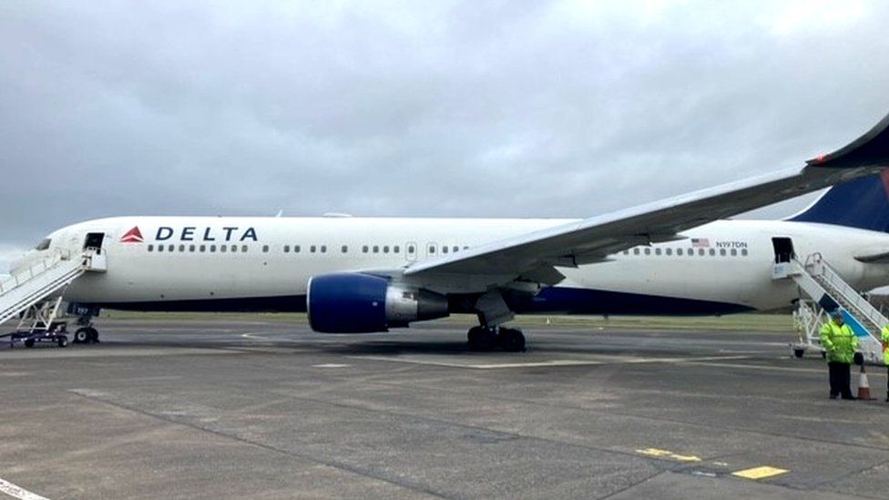 Vuelo de Delta con destino a EE. UU. regresa tras despegar por posible fallo mecánico Vuelo de Delta con destino a EE. UU. regresa tras despegar por posible fallo mecánico