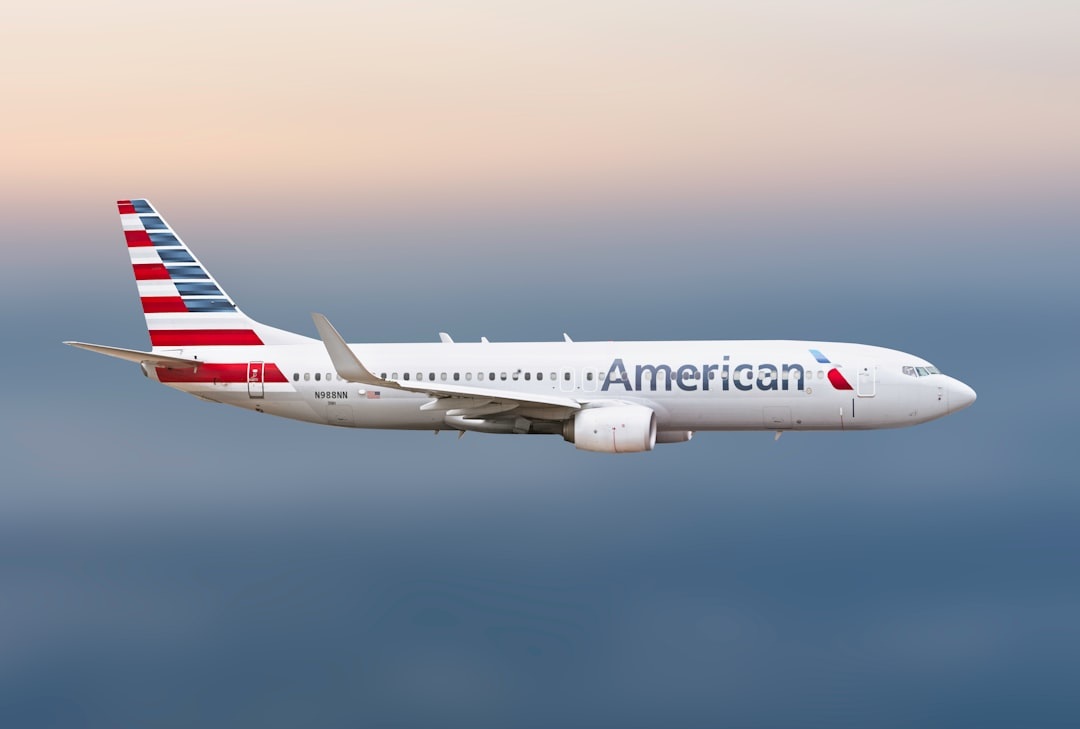 Vuelo de American Airlines se desvía tras considerar su avión demasiado grande para aterrizar en Nápoles Vuelo de American Airlines se desvía tras considerar su avión demasiado grande para aterrizar en Nápoles
