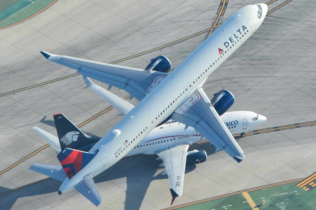 Delta Boeing 757 desvía a Charlotte por olor a humo en cabina Delta Boeing 757 desvía a Charlotte por olor a humo en cabina