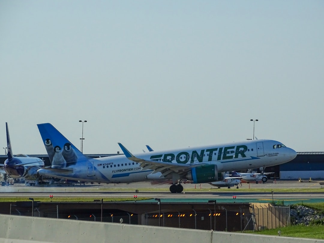 Vuelo de Frontier Airlines aterriza seguro en CVG tras hallar nota sin amenaza
