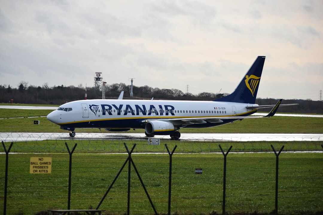 Noticias de viaje: huelgas en aeropuertos, Delta demanda al Gobierno, pasajero vuela en jet y más Noticias de viaje: huelgas en aeropuertos, Delta demanda al Gobierno, pasajero vuela en jet y más