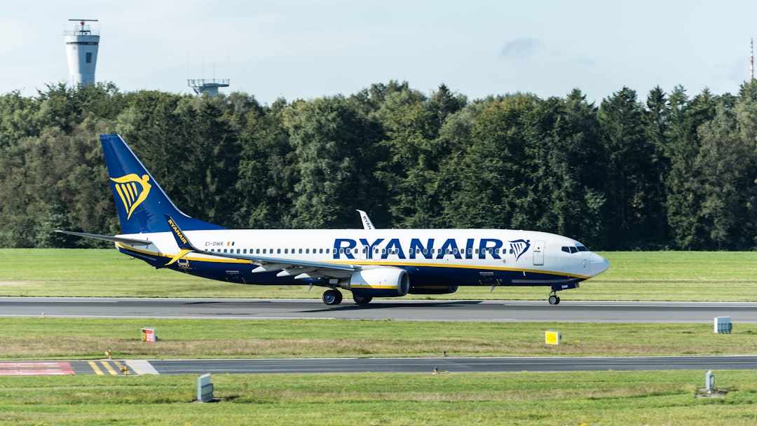 Pasajera de Ryanair llora desconsolada al negar su embarque por equipaje grande Pasajera de Ryanair llora desconsolada al negar su embarque por equipaje grande