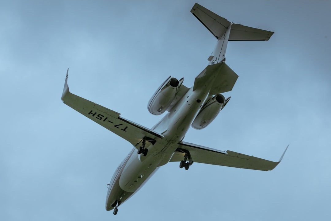 Tripulación de cabina de jet privado en Reino Unido puede ganar hasta £100,000 Tripulación de cabina de jet privado en Reino Unido puede ganar hasta £100,000