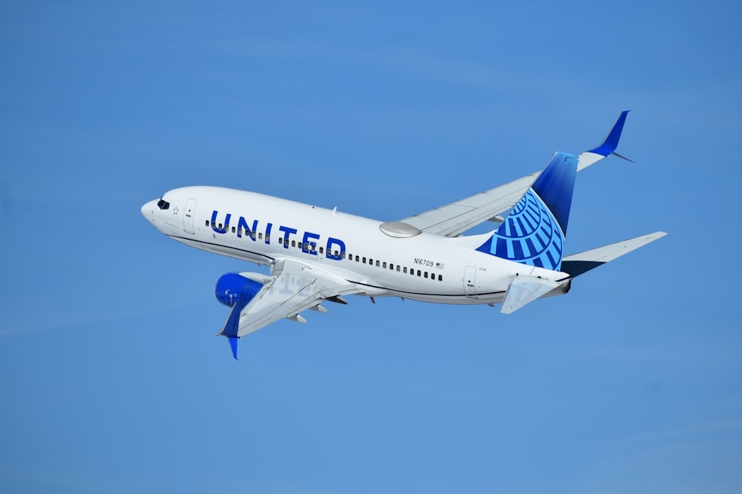 United cockpit windshield likely hit by weather balloon, officials say United cockpit windshield likely hit by weather balloon, officials say