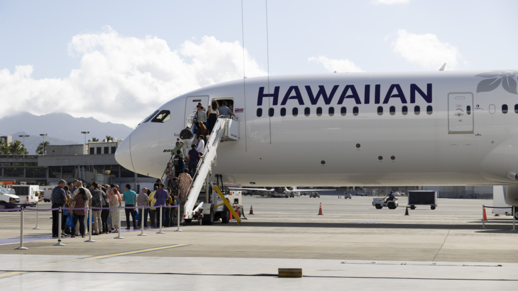 Alaska y Hawaiian lanzan la tarjeta Atmos Rewards Summit para viajeros Alaska y Hawaiian lanzan la tarjeta Atmos Rewards Summit para viajeros