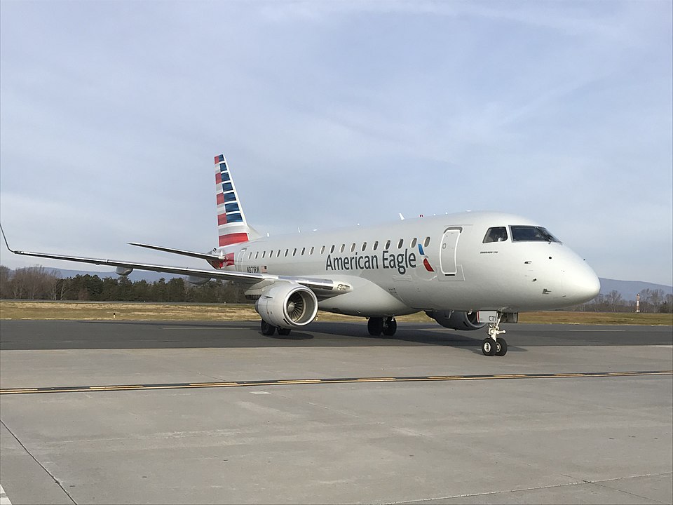 American Airlines flight diverted after pilot fear of cockpit breach, only flight attendants knock American Airlines flight diverted after pilot fear of cockpit breach, only flight attendants knock