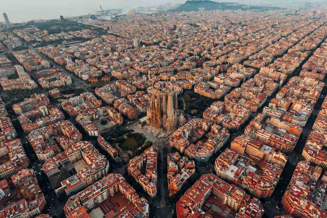 España exige a Airbnb retirar 65,000 alquileres a corto plazo ilegales España exige a Airbnb retirar 65,000 alquileres a corto plazo ilegales