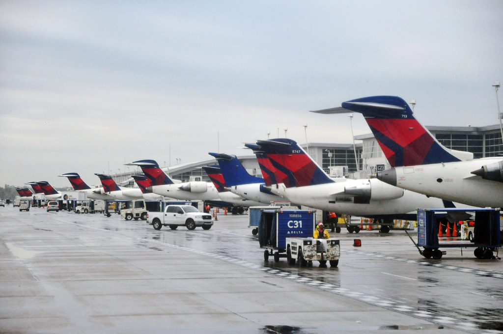 Delta recorta casi 20% de vuelos invernales desde Nueva York por baja demanda