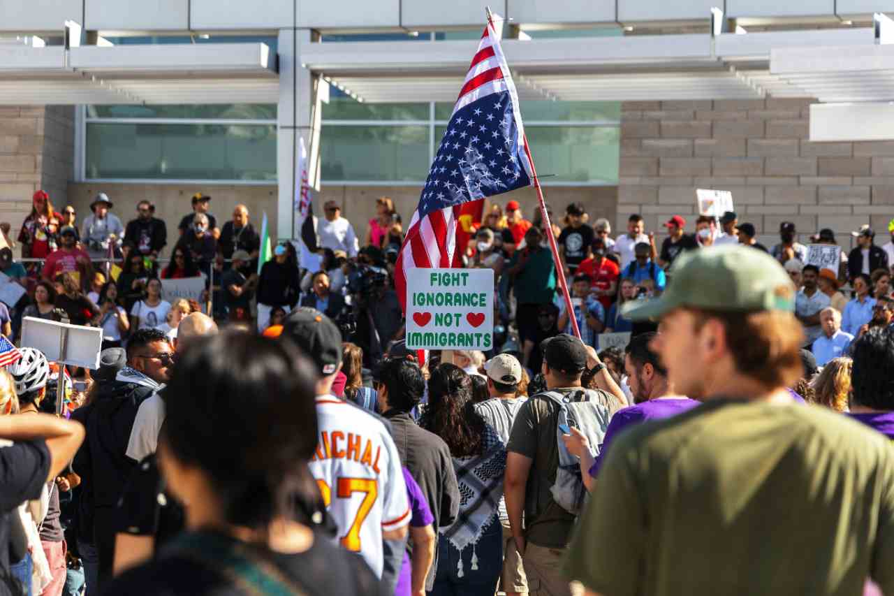 Immigrant Rights Group Condemns ICE Worker Arrests at Lenexa Restaurant