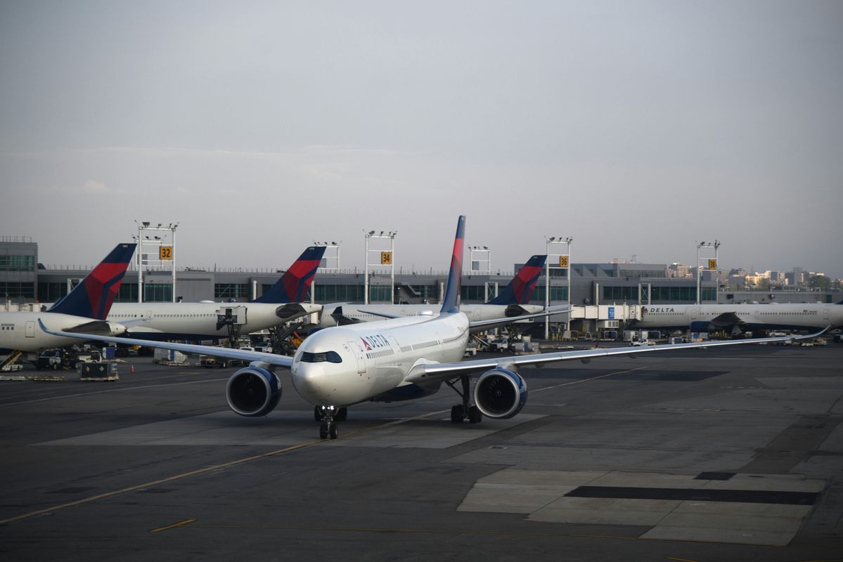 Vuelo de Delta realiza aterrizaje de emergencia en Jacksonville por problema en vuelo Vuelo de Delta realiza aterrizaje de emergencia en Jacksonville por problema en vuelo