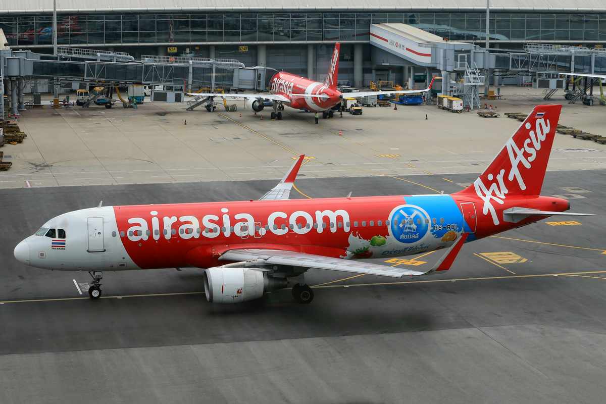 Confusión total: vuelo de AirAsia aterriza en aeropuerto equivocado sin que la tripulación lo supiera