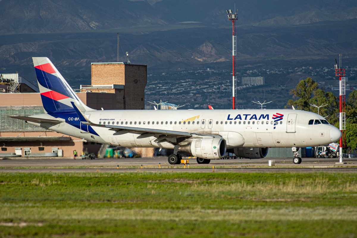 LATAM Orders Up to 74 Embraer E195-E2 Jets for South American Growth