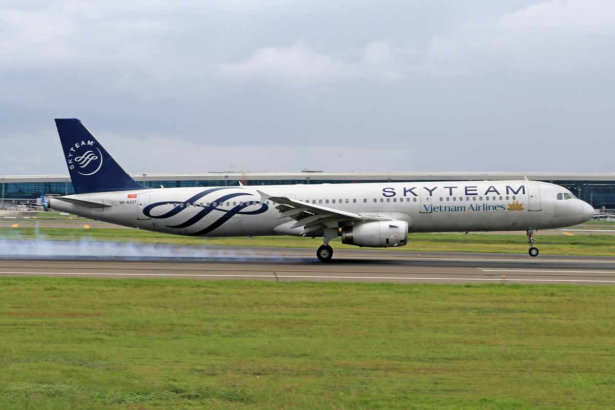 Miles evacuados y vuelos cancelados mientras Vietnam se prepara para el tifón Kajiki