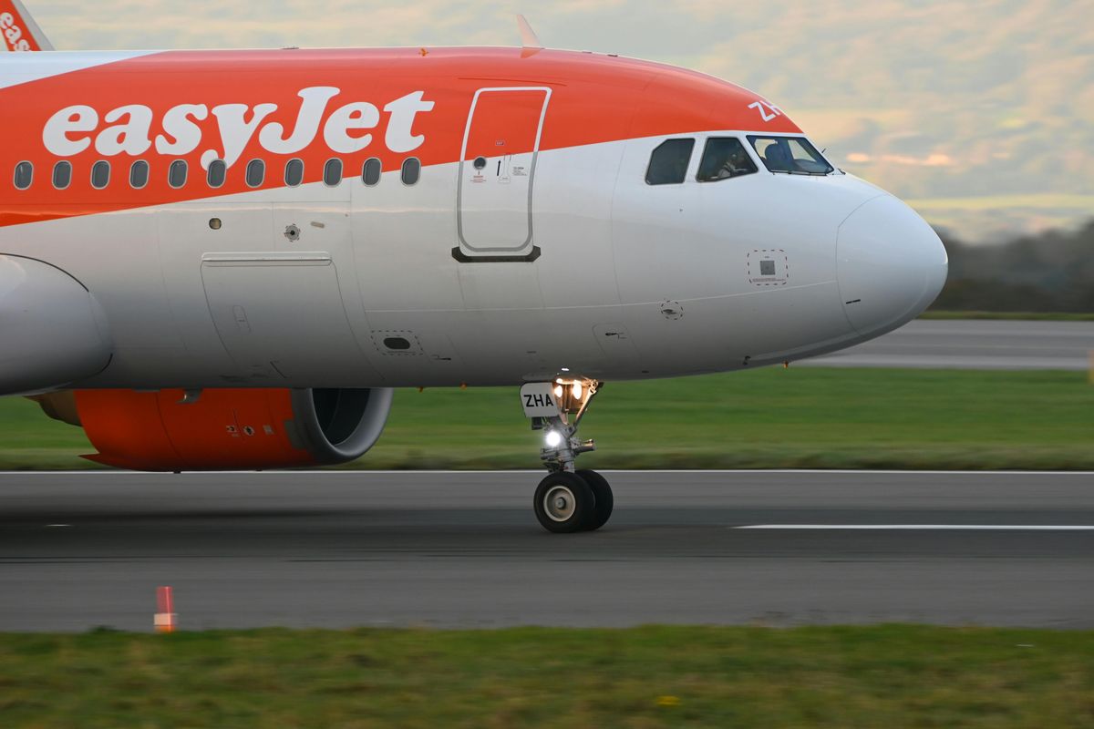 Respuesta de Emergencia en Gatwick por incidente de vuelo easyJet y su impacto en turismo