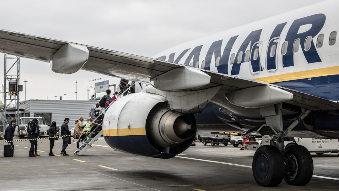 Ministro asegura ausencia de actividad maliciosa en alteraciones del transporte aéreo en Reino Unido
