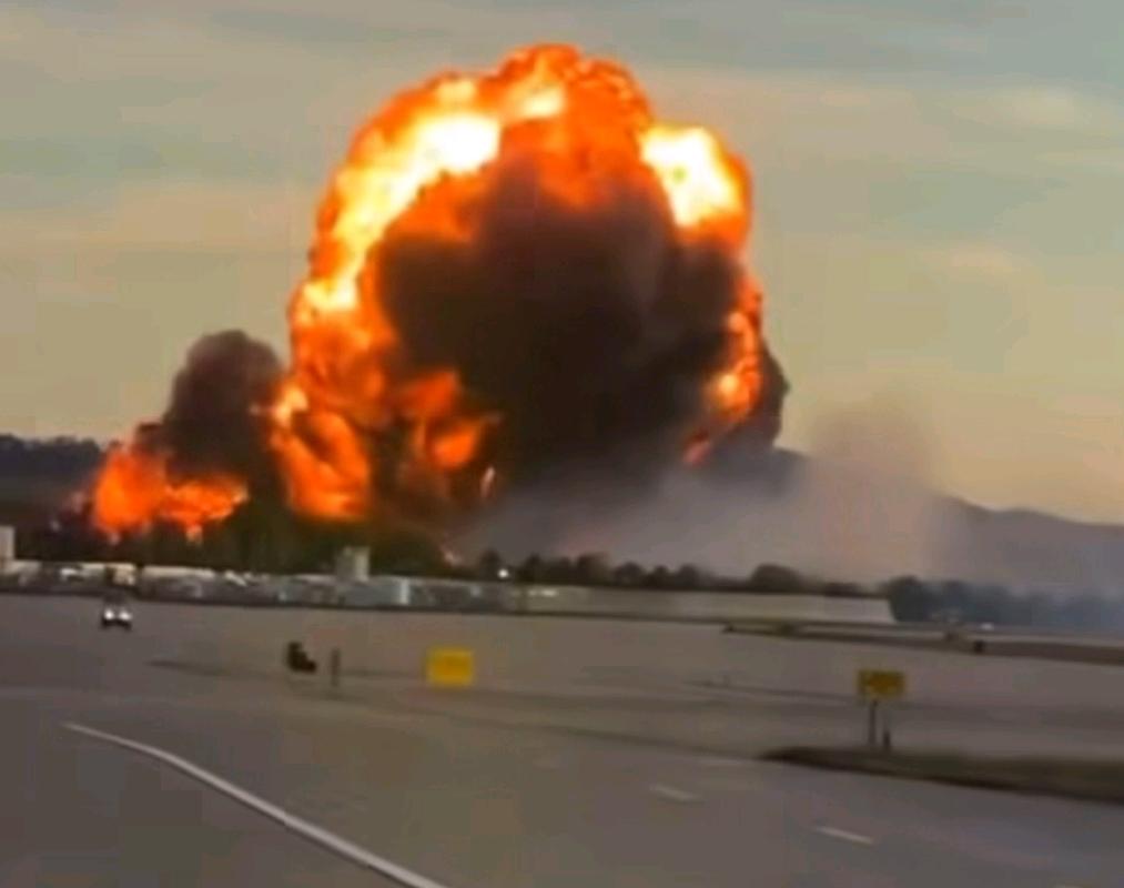 UPS MD-11F Crashed Near Louisville Airport, Initial Reports UPS MD-11F Crashed Near Louisville Airport, Initial Reports