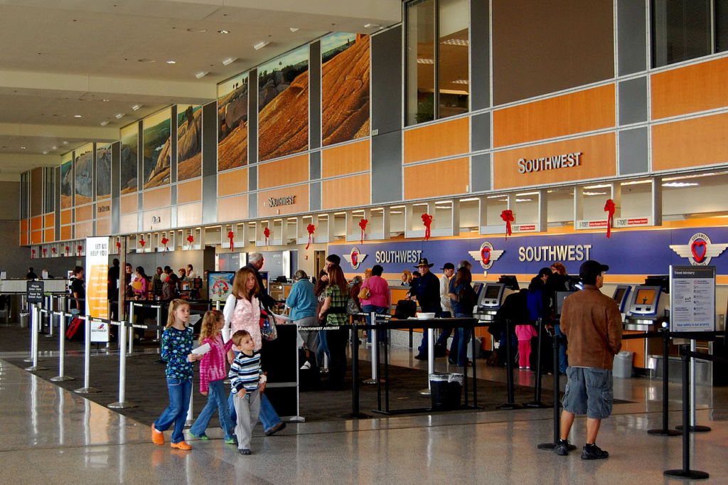 Frustración de residentes por solicitud de arte de .6M en aeropuerto de Austin Frustración de residentes por solicitud de arte de .6M en aeropuerto de Austin