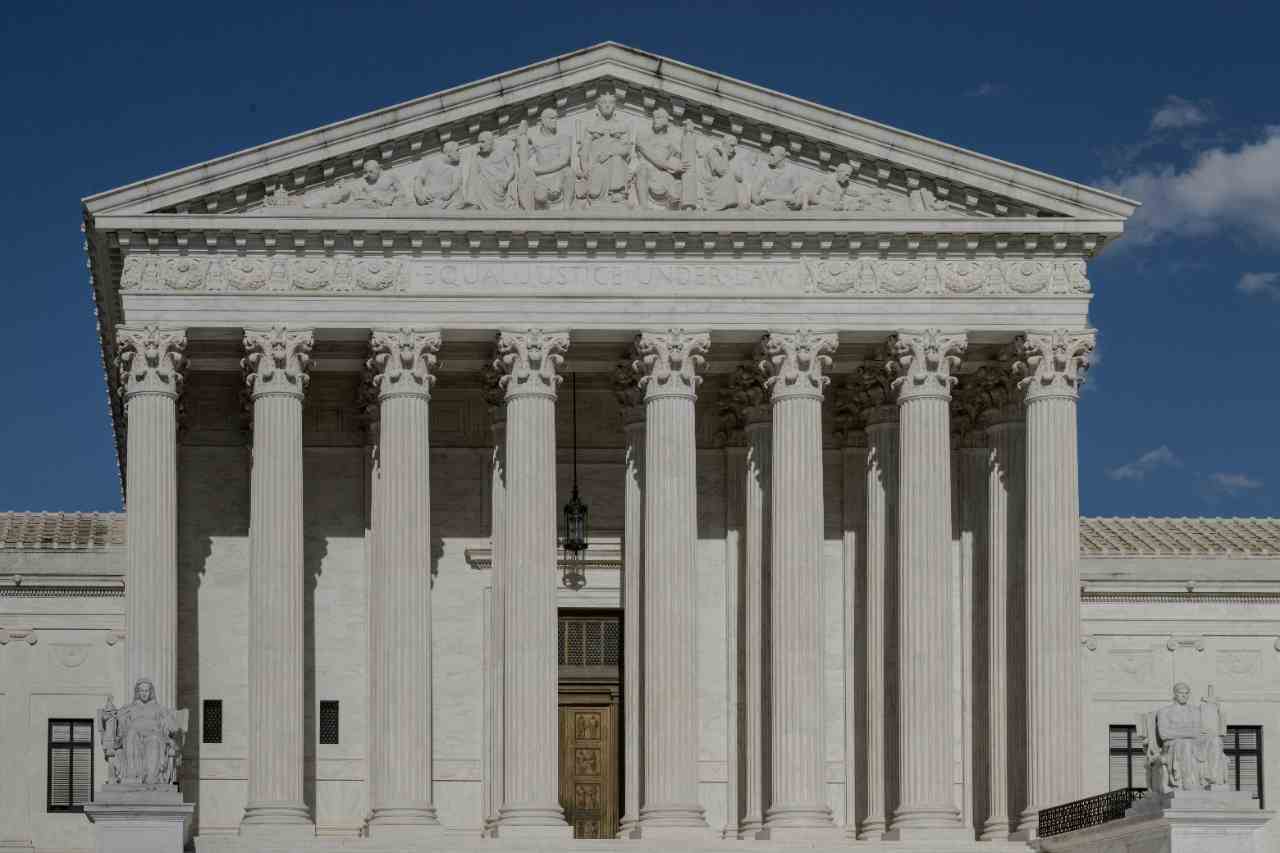 Corte Suprema evalúa rápidamente si Trump puede imponer aranceles amplios Corte Suprema evalúa rápidamente si Trump puede imponer aranceles amplios