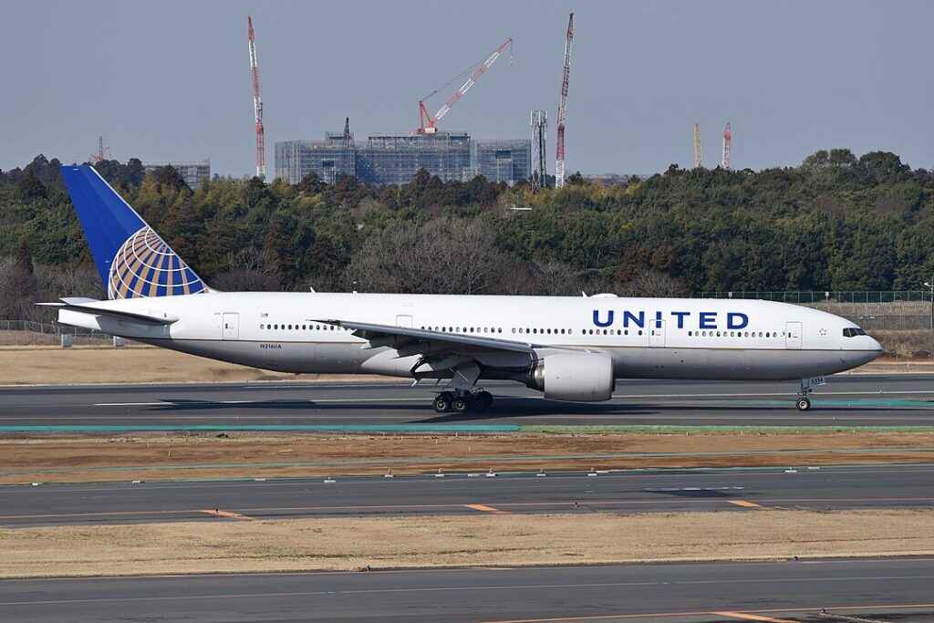 United UA2242 Diverted to Salt Lake City After Cracked Windshield United UA2242 Diverted to Salt Lake City After Cracked Windshield
