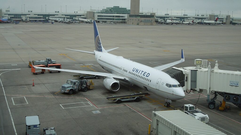 iOS 26 Boosts United Boarding Pass with Live Tracking and Maps